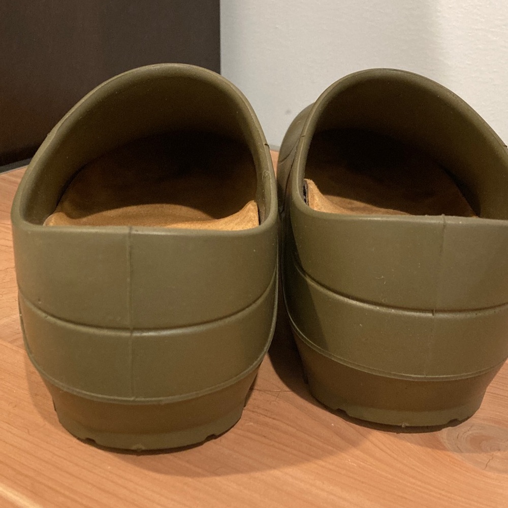Todd Snyder Gardenheir Khaki Slip-Ons - Picture 4 of 12